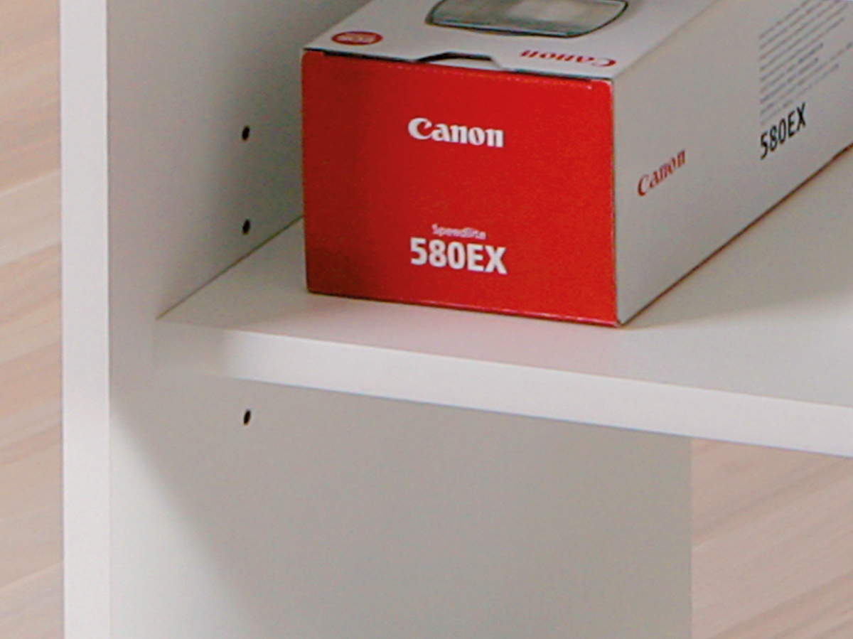 Malá pracovňa petrus - biela.

 

Kúpa komody je vždy dobrým nápadom.

 

Nízky policový regál, ktorý sa hodí skutočne všade.

 

Niekedy nemáte miesta nazvyš, a tak hľadáte praktické kúsky, ktoré splnia svoj účel na 100%, ale navyše nebudú zaberať príliš priestoru.

 

Malá pracovňa sa skladá z týchto prvkov:


	Komoda 4 zásuvky Petrus - 41x89x40cm (š, v, h)
	Nízky policový regál Petrus - 60x110x30cm (š, v, h)
	PC stôl na kolieskach Petrus - 80x75x50cm (š, v, h)


 

Všetky produkty z kolekcie Petrus nájdete nižšie v súvisiacich produktoch.