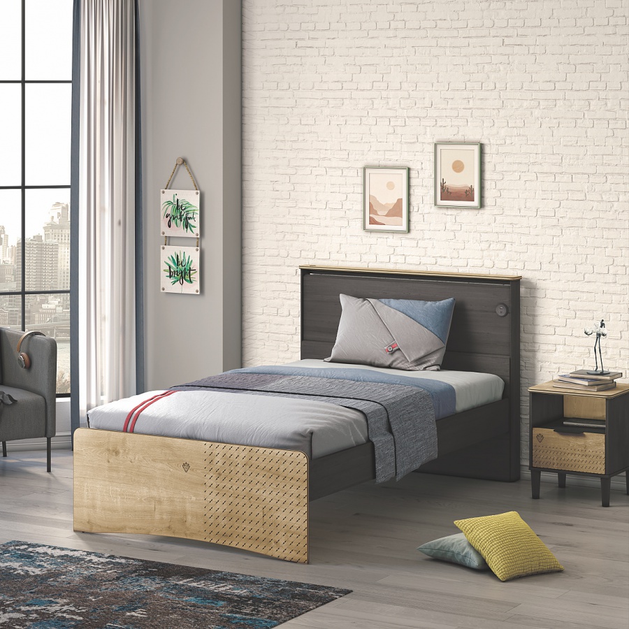 Študentská posteľ 120x200cm s usb sirius - dub čierny/dub zlatý.

 

Moderná jednolôžková posteľ z kolekcie Sirius je ideálnou voľbou do každej študentskej izby.

 

Rozmery študentskej postele 120x200cm s USB Sirius sú 128x104x213cm (š, v, h).

 

Všetky produkty z kolekcie Sirius nájdete nižšie v súvisiacich produktoch.