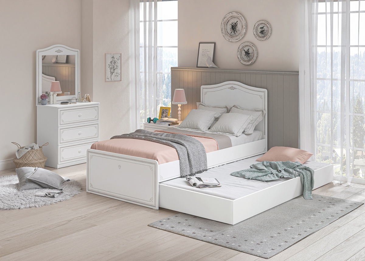 Zásuvková komoda betty - biela/šedá.

 

Dizajn komody sa nesie v rustikálnom duchu, ktorý dodá izbe romantický nádych.

 

Všetok nábytok patriaci do kolekcie Betty nájdete nižšie v súvisiacich produktoch.