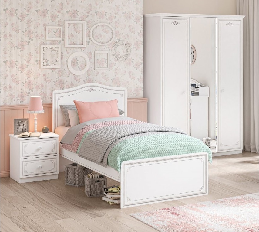 Dievčenská izba betty - biela/šedá.

 

Trojdverová šatníková skriňa ponúkne dostatok úložného priestoru, ktoré každá parádnica tak potrebuje.

 

Detská posteľ pôsobí veľmi nadčasovým, elegantným, a napriek tomu jednoduchým štýlom.

 

Nočné stolíky sú malými, ale zato veľmi praktickými pomocníkmi v izbe.

 

Dievčenská izba sa skladá z týchto prvkov:


	Trojdverová šatníková skriňa so zrkadlom Betty – 145x206x62cm (š, v, h)
	Detská posteľ 100x200cm Betty - 103x112x203cm (š, v, h)
	Nočný stolík Betty – 47x54x46cm (š, v, h)


 

Všetky produkty z kolekcie Betty nájdete nižšie v súvisiacich produktoch.