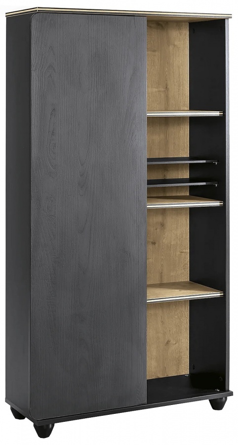 Knižnica i sirius - dub čierny/dub zlatý.

 

Ako už bolo povedané vyššie, ľavá polovica skrine skrýva svoj úložný priestor za elegantnými tmavými dvierkami.

 

Toto, je totiž prakticky rozdelené do troch užších poličiek, čo knižnicu nielen oživia, ale umožní vám uložiť niektoré knihy aj na plocho, a pritom mať tieto knihy pohodlne prístupné a roztriedené zároveň.

 

Rozmery priestranné knižnice I Sirius sú 76x140x29cm (š, v, h)

 

Všetok nábytok patriaci do kolekcie Sirius nájdete nižšie v súvisiacich produktoch.