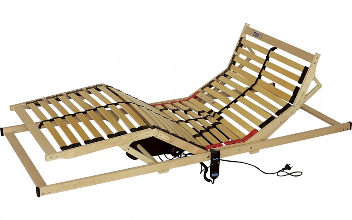 Elektrický motorový rošt double mobil t5 - 80 x 200 cm.

Navyše je rošt impregnovaný 100% prírodným levanduľovým vonným olejom, ktorý je aplikovaný do nosnej časti lamelových roštov.

Záruka je 10 rokov na rám.

Rám roštu je vyrobený v kombinácii masívneho buku a vrstveného brezového dreva.

Typ roštu: lamelový, polohovateľný s elektrickým pohonom - motorový

Nosnosť: 120 kg

Výška roštu: 6 cm

Šírka lamiel: 36 mm

Počet lamiel: 28

Puzdrá: výkyvné kaučukové - zdvojené

Odporúčané matrace: penové, latexové

Rošt sa vždy dodáva o 4cm kratšie ao 0,5cm užšie oproti vnútornému rozmeru postele, aby šiel bezproblémovo usadiť.

 

Výhody lamelových roštov


	správna fyziologická opora tela pri spánku
	uvoľňujú kĺby a svaly
	veľká životnosť
	zvýšenie ortopedických vlastností matraca
	matrac môže dýchať
	príjemná klíma
	zabraňujú tvorbe plesní a rozmnožovaniu baktérií
	predlžuje životnosť matraca



Uvedená cena sa vzťahuje na rozmery 80x200cm, 90x200cm.

 

ATYPICKÝ ROZMER

Pokiaľ si budete priať atypický rozmer, ktorý ste nenašli v našej ponuke, môžete si ho objednať.

Variant a) Vnútorný rozmer postele je...

Za atypický rošt do rozmeru 200x100 je príplatok 15%.

 

Pri výbere roštu Double Mobil T5 zakliknite požadovaný rozmer.

 