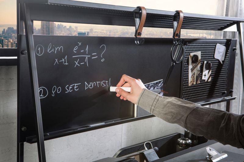 Malý písací stôl s nástavcom nebula - šedá/čierna.

 

Súčasťou stola je nadstavec.

 

Rozmery malého písacieho stola s nástavcom Nebula sú 114x146x62cm (š, v, h).

 

Všetky produkty z kolekcie Nebula nájdete nižšie v súvisiacich produktoch.