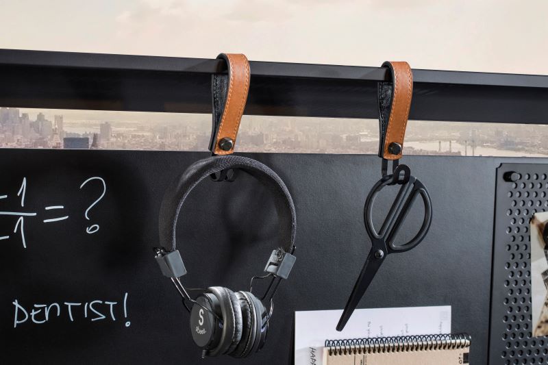 Malý písací stôl s nástavcom nebula - šedá/čierna.

 

Súčasťou stola je nadstavec.

 

Rozmery malého písacieho stola s nástavcom Nebula sú 114x146x62cm (š, v, h).

 

Všetky produkty z kolekcie Nebula nájdete nižšie v súvisiacich produktoch.