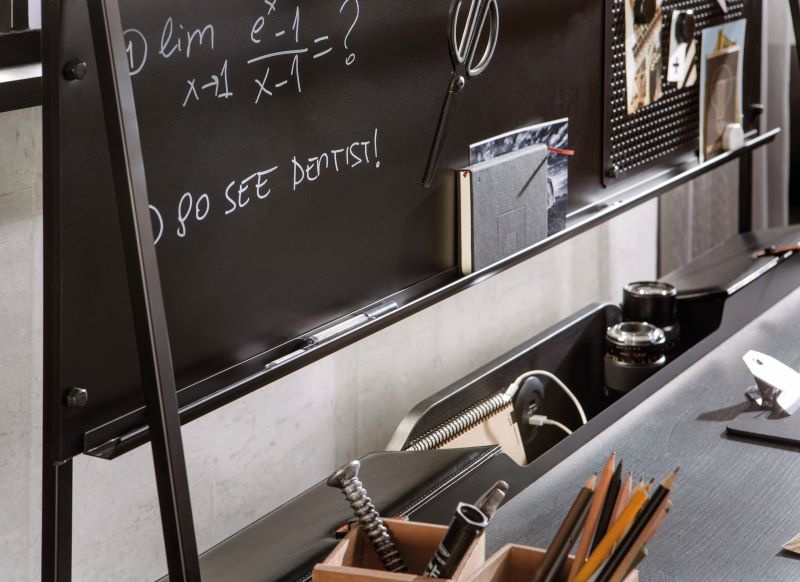 Malý písací stôl s nástavcom nebula - šedá/čierna.

 

Súčasťou stola je nadstavec.

 

Rozmery malého písacieho stola s nástavcom Nebula sú 114x146x62cm (š, v, h).

 

Všetky produkty z kolekcie Nebula nájdete nižšie v súvisiacich produktoch.