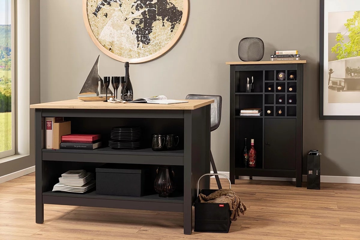 Barový pult silpa - čierna/dub artisan.

 

Barový pult je ideálnou voľbou do menších priestorov, kde nie je miesta nazvyš.

 

Rozmery barového pultu Silpa sú 124x91,5x75cm (š, v, h).

 

Všetky produkty z kolekcie Silpa nájdete nižšie v súvisiacich produktoch.