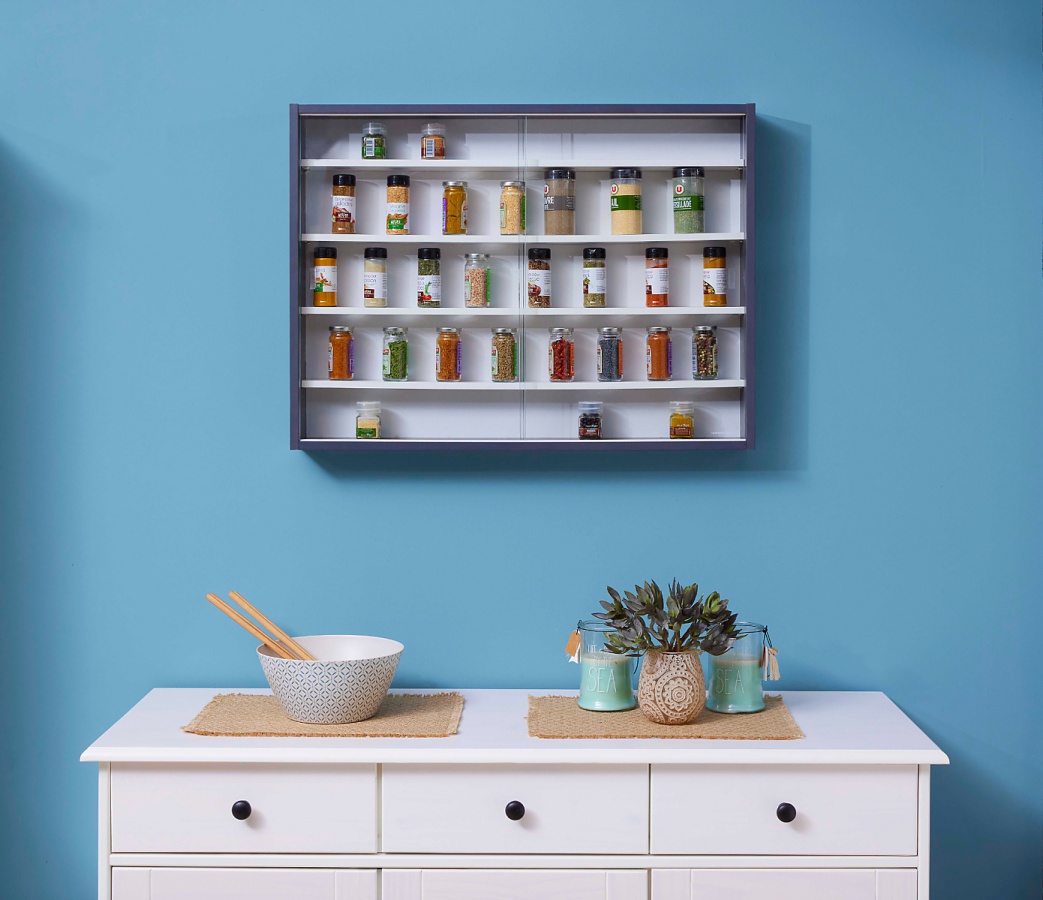 Nástenná vitrína miller - biela/šedá.

 

Rozmery nástennej vitríny Miller sú 80x60x9,5cm (š, v, h).

 

Všetky produkty z kolekcie Miller nájdete nižšie v súvisiacich produktoch.