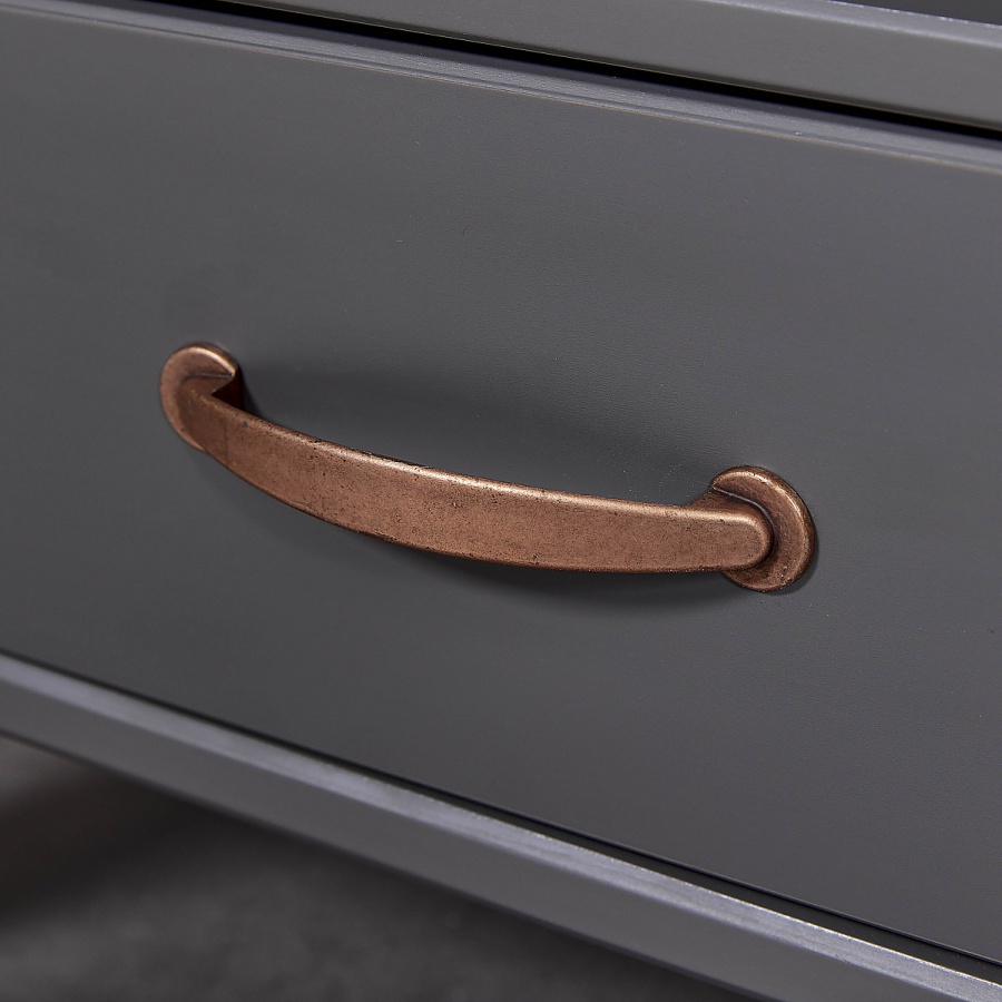 Konferenčný stolík z masívu weston - šedá/hnedá.

 

Aj konferenčný stolík z masívu môže pôsobiť luxusne a moderne.

 

Rozmery konferenčného stolíka Weston sú 115x45x60cm (š, v, h).

 

Všetky produkty z kolekcie Weston nájdete nižšie v súvisiacich produktoch.