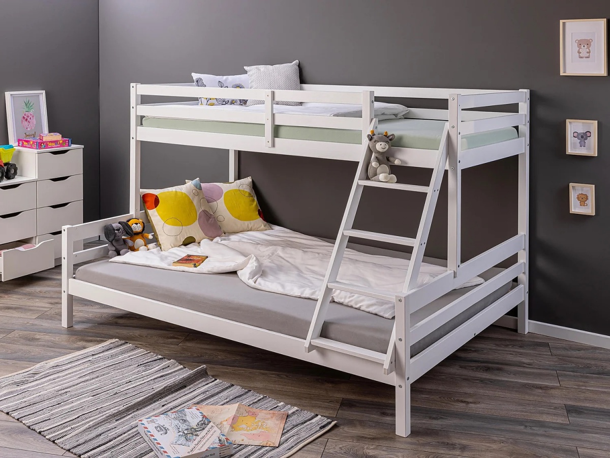 Poschodová posteľ z masívu 90x200cm + 140x200cm sully - biela.

 

Poschodové postele sú vďaka svojej praktickosti obľúbené a patria medzi najpredávanejšie kúsky.

 

Rozmery poschodovej postele 90x200cm + 140x200cm Sully sú 148x171x209cm (š, v, h).

 

Všetky produkty z kolekcie Sully a vhodné matrace nájdete nižšie v súvisiacich produktoch.