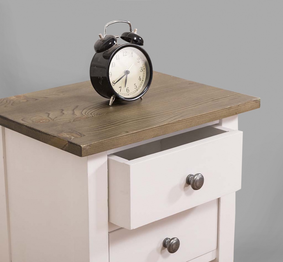 Nočný stolík splendor 475 - biela/hnedá.

 

Nočný stolík z poctivého borovicového dreva bude praktickým pomocníkom pri každej posteli.

Horná doska a zásuvky sú upravené technikou hlbokého kefovania v odtieni P079.

 

Masívny stolík obsahuje úložný priestor v 2 zásuvkách.

 

Rozmery nočného stolíka Splendor sú 40x62x30cm (š, v, h).

 

Na prehliadnutie ďalších masívnych kúskov nábytku od tohto výrobcu kliknite TU.

 

Farba na fotografii sa môže ľahko líšiť oproti reálnemu výrobku. Príčinnou môže byť zobrazovanie farieb monitora či rôzne nasvietenie výrobkov pri fotení.


Z dôvodov výroby masivného nábytku na zákazku, sme nútení požadovať od zákazníka zálohu v minimálnej výške 30% z ceny nábytku.