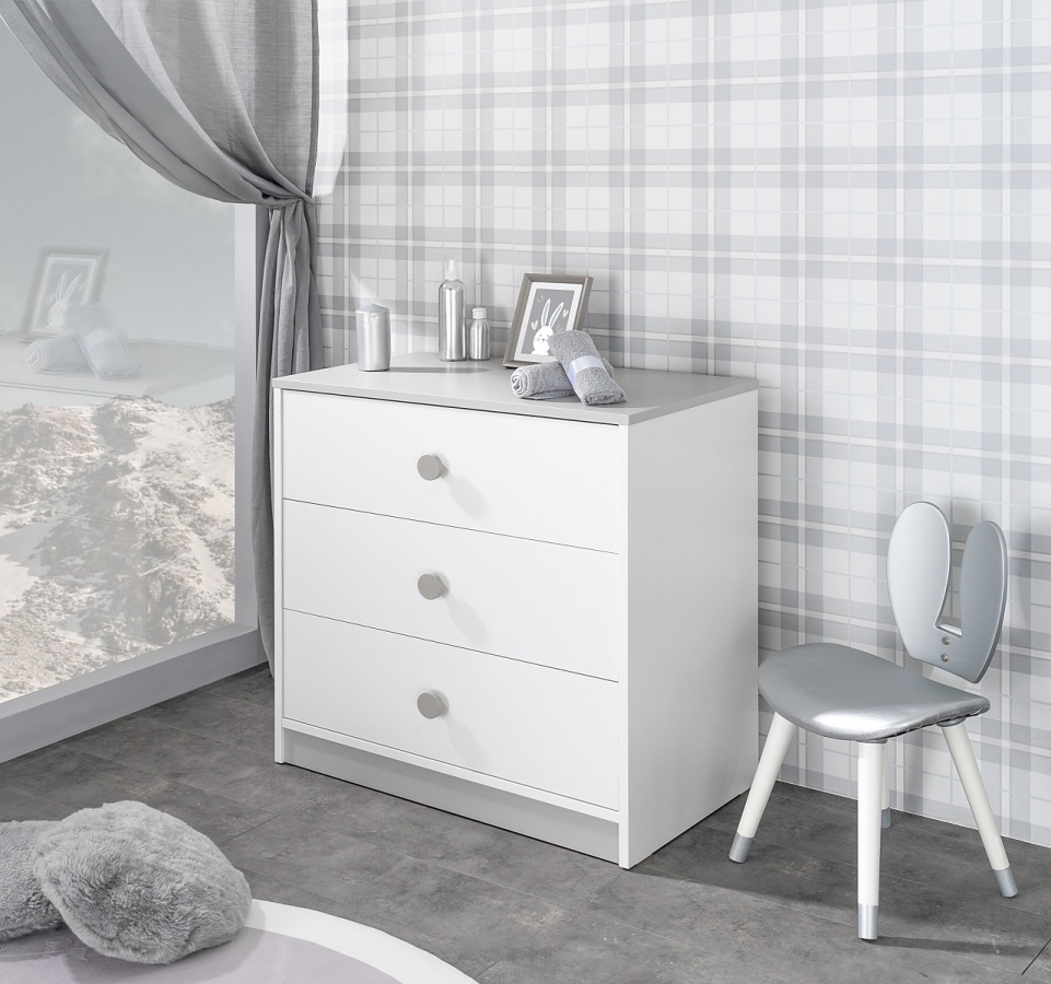 Zásuvková komoda spencer - biela/šedá.

 

Komoda je opatrená troma hlbokými zásuvkami do ktorých môžete uložiť ako drobné oblečenie, tak kozmetiku pre bábätko či iné nevyhnutnosti, ktoré každé dieťa potrebuje.

 

Rozmery zásuvkovej komody Spencer sú 77,2x79,30x44,5cm (š, v, h).

 

Všetky produkty z kolekcie Spencer nájdete nižšie v súvisiacich produktoch.