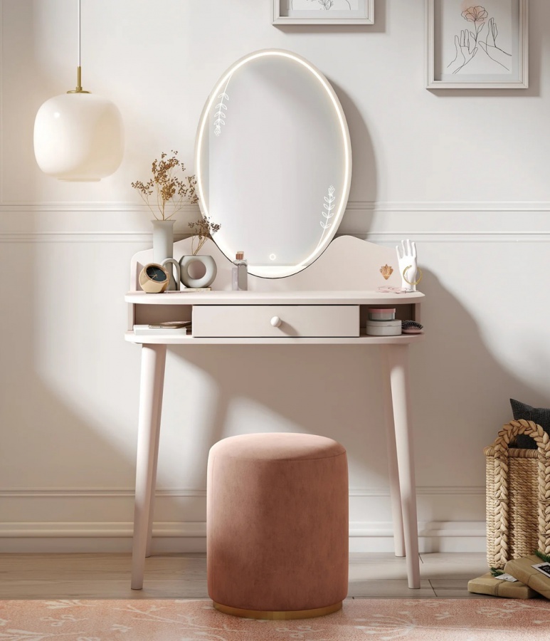 Toaletný stolík so zrkadlom a osvetlením beauty - béžová.

A zrkadlo?

 Drevené skosené nohy dodávajú stolíku stabilitu a štýlový vzhľad.

 

 

Rozmery toaletného stolíka Beauty sú 80x143x50cm (š, v, h).

 

 

Všetky produkty z kolekcie Beauty nájdete nižšie v súvisiacich produktoch.