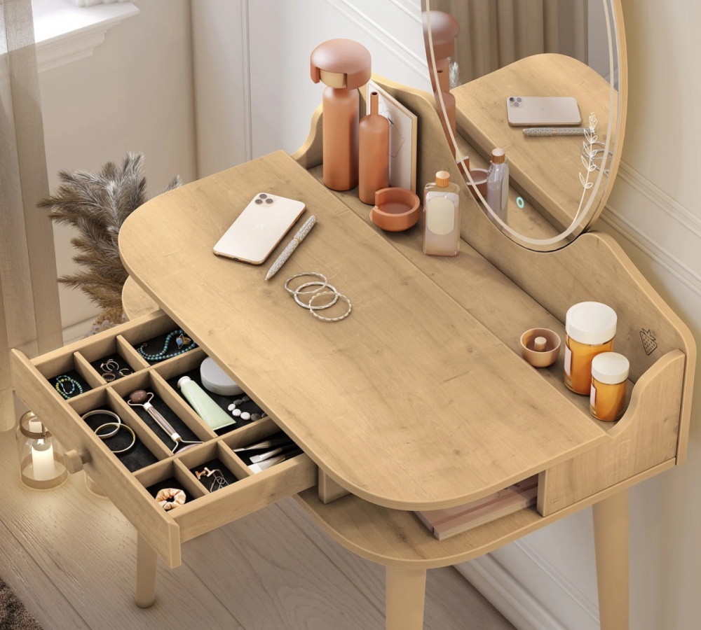 Toaletný stolík so zrkadlom a osvetlením cody - dub.

A zrkadlo?

 Drevené skosené nohy dodávajú stolíku stabilitu a štýlový vzhľad.

 

 

Rozmery toaletného stolíka Beauty sú 80x143x50cm (š, v, h).

 

 

Všetky produkty z kolekcie Cody  nájdete nižšie v súvisiacich produktoch.