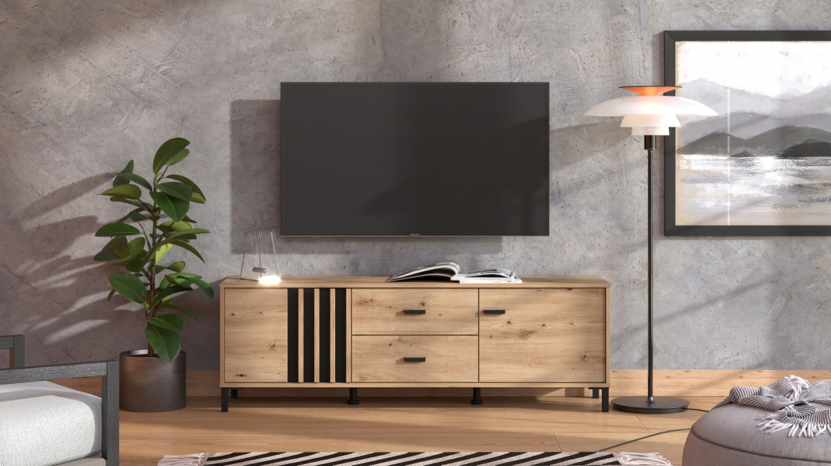 Tv stolík 157 luisa - dub, čierna.

 

TV stolík ponúka praktické riešenie na uloženie vašej elektroniky a ďalších nevyhnutností.

 

Horná plocha stolíka je dostatočne priestranná, aby uniesla televízory rôznych veľkostí, a zároveň poskytuje priestor pre dekoratívne predmety, ako sú vázy, rámčeky na fotografie alebo knihy.

 

Jeho univerzálny dizajn sa hodí k rôznym typom interiérov, či už preferujete moderný, škandinávsky alebo industriálny štýl.

 

 

Rozmery TV stolíka Luisa sú 131,5x 52x40cm (š, v, h).

 

 

Všetky produkty z kolekcie Luisa nájdete nižšie v súvisiacom tovare