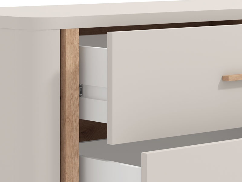 Tv stolík briony - kašmír/dub artisan.

 

Funkčnosť tohto televízneho stolíka je podčiarknutá jeho premysleným dizajnom, ktorý zahŕňa štyri priestranné zásuvky.

 

Kombinácia kašmírového dekoru a dub artisan fólie vytvára elegantný kontrast, ktorý je ideálny pre moderný interiérový design.

 

Vďaka svojej univerzálnosti a štýlovému dizajnu je tento televízny stolík vhodný pre rôzne typy interiérov, od minimalistických až po tie viac dekoratívne.

 

Rozmery TV stolíka Briony sú 176,5 x 52 x 40 cm (š, v, h).

 

Podobný nábytok nájdete nižšie v súvisiacich produktoch.