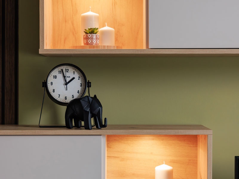 Obývacia stena norra - dub artisan/kašmír.

 

Využite moderný dizajn, ktorý ľahko zapadne do každého interiéru.

 

Stenu tvorí prevažne lamino.

 

*ABS hrany = prúžky slúžiace na olepenie a ochranu hrán nábytkových dosiek

 

Výhody:


	Štýl a elegancia: Moderný dizajn, ktorý vynikne v každej obývačke.
	Funkčnosť: Ponúka dostatok úložného priestoru pre všetky vaše potreby.
	Kvalita: Vyrobené z kvalitných materiálov, ktoré zaručujú dlhú životnosť a odolnosť.
	Prispôsobivosť: Vďaka variabilnému usporiadaniu sa prispôsobí akémukoľvek priestoru.


 

Obývacia stena Norra je viac než len kus nábytku – je to riešenie, ktoré prináša harmóniu medzi štýlom a funkciou.

 

Rozmery obývacej steny Norra sú 234 x 40 x 178 cm (š, h, v).

 

Podobné produkty aj príslušné osvetlenie nájdete nižšie v súvisiacich produktoch.