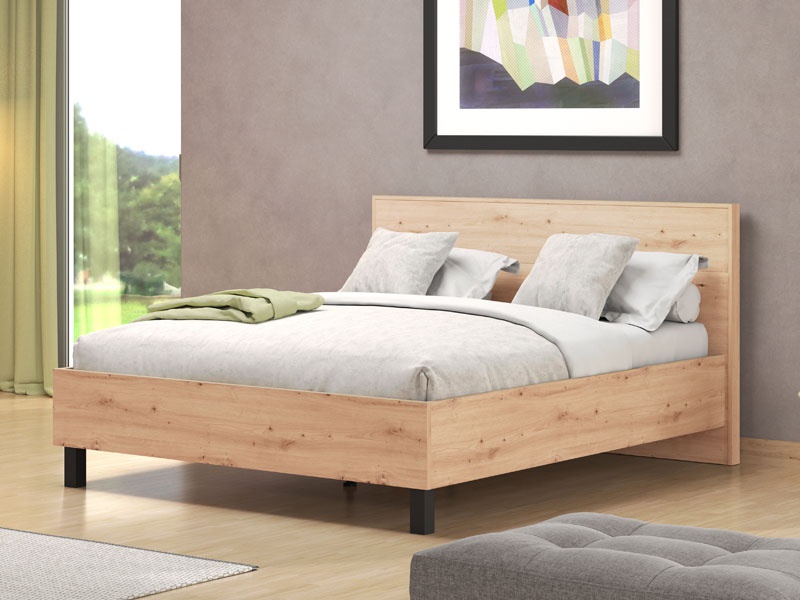 Manželská posteľ 160x200cm suna - dub artisan.

 

Posteľ je navrhnutá pre matrac o rozmeroch 160 x 200 cm, čo je ideálna veľkosť pre pohodlný spánok pre dvoch.

 

*ABS hrany = prúžky slúžiace na olepenie a ochranu hrán nábytkových dosiek.
*MDF dosky = ľahko opracovateľný drevovláknitý materiál so širokým spektrom možných úprav využívaný napr.

 

V základnej podobe je posteľ dodávaná bez roštu a matraca, čo vám umožňuje vybrať si komponenty podľa vlastných preferencií.

 

Výhody:


	Prírodný vzhľad: Dekor dubu artisan dodáva posteli prirodzený a teplý charakter, ktorý sa skvele hodí do rôznych štýlov interiérov.
	Kvalita a odolnosť: Použité materiály zaručujú, že posteľ bude dlhodobo slúžiť bez straty kvality.
	Komfort a funkčnosť: Pohodlné vysoké čelo a možnosť vybrať si vlastný rošt aj matrac zabezpečujú, že posteľ vyhovie všetkým vašim potrebám.


 

Rozmery postele Suna sú 172,5x102x210,5 cm (š, v, h).

 

Ďalší nábytok aj ďalšie komponenty k posteli nájdete v súvisiacich produktoch nižšie.