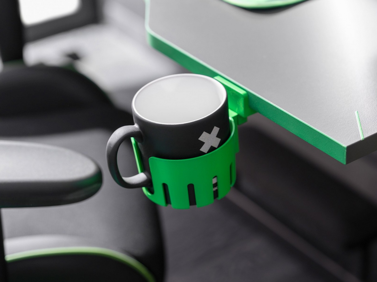 Herný stôl diego - čierna, zelená.

 

Tento stôl je perfektnou voľbou pre každého, kto si chce vylepšiť svoj herný priestor a užiť si maximálny komfort a štýl.

 

Rozmery herného stola sú 135x90x67 cm (š, v, h).

 

Ďalšie produkty z kolekcie Diego nájdete v súvisiacich produktoch nižšie.