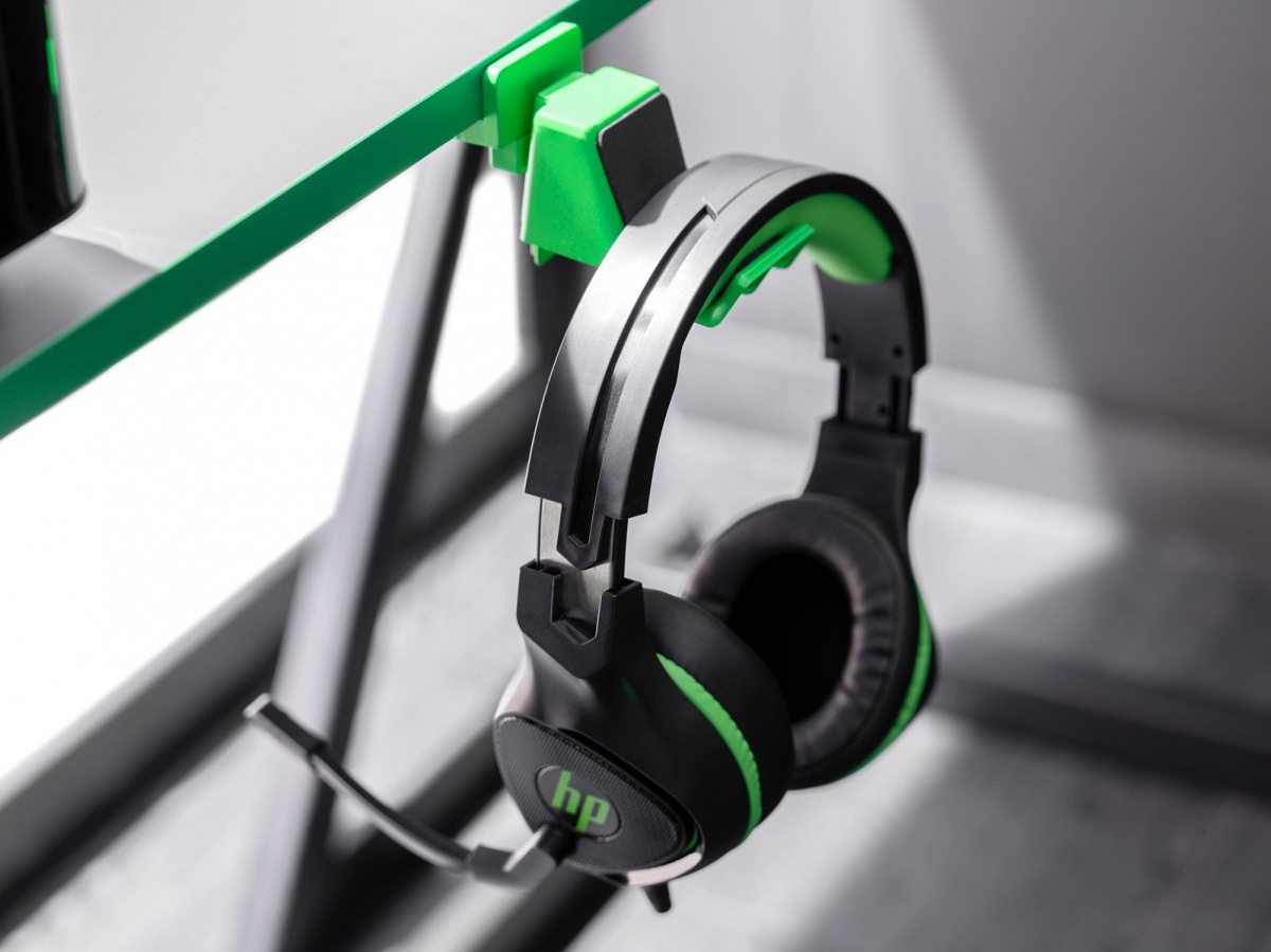 Herný stôl diego - čierna, zelená.

 

Tento stôl je perfektnou voľbou pre každého, kto si chce vylepšiť svoj herný priestor a užiť si maximálny komfort a štýl.

 

Rozmery herného stola sú 135x90x67 cm (š, v, h).

 

Ďalšie produkty z kolekcie Diego nájdete v súvisiacich produktoch nižšie.