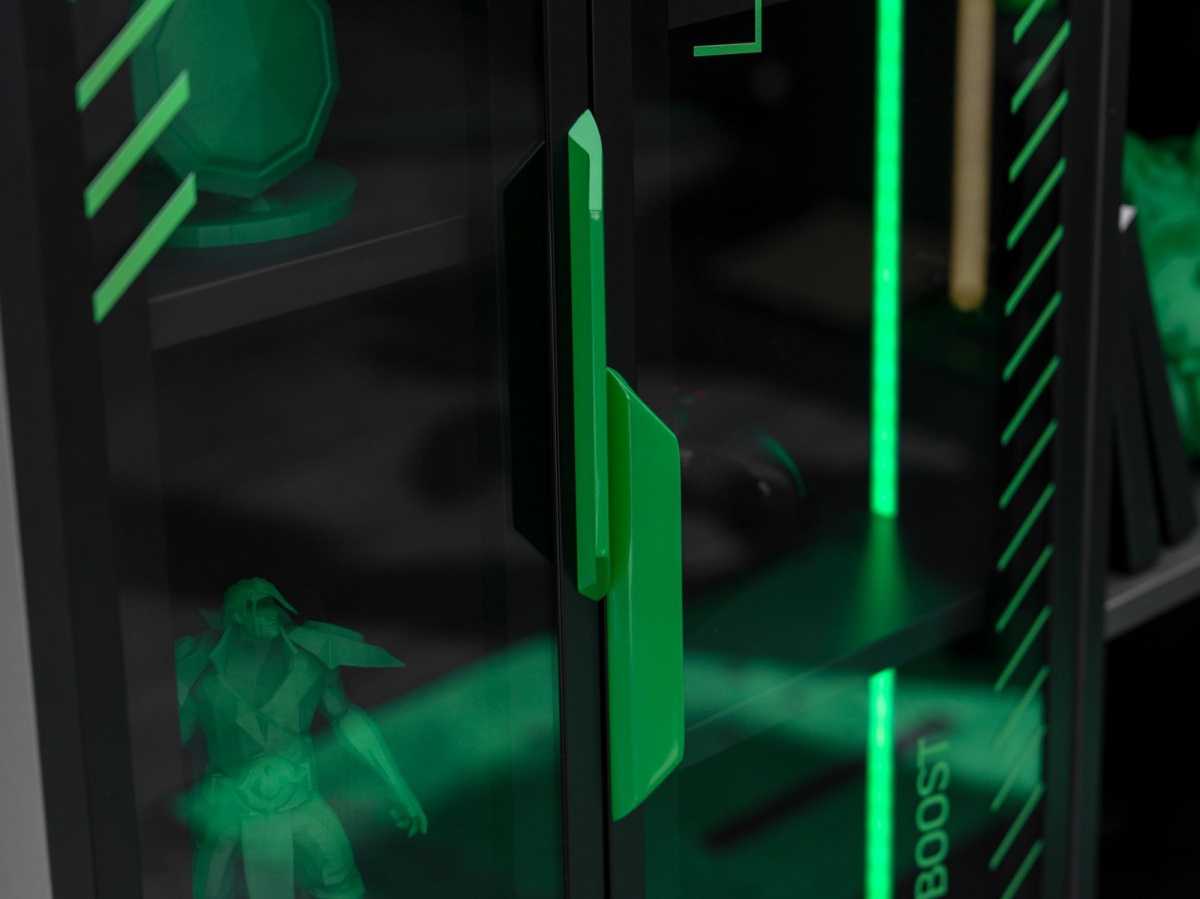 Knižnica s led osvetlením diego - čierna, zelená.

 

Štýlová čierna farba v kombinácii so zelenými prvkami ideálne zapadne do cool študentskej izby.

 

Integrované diaľkovo ovládané LED osvetlenie a 4 mm tvrdené sklo poskytujú dekoratívny priestor na vystavenie herného vybavenia, pričom sklo je odolné voči poškriabaniu a nárazom.

 

Knižnica sa pýši štyrmi otvorenými policami a osmimi policami skrytými za sklenenými dvierkami s kovovými rukoväťami.

 

Rozmery knižnice Diego sú 100x174x34 cm (š,v,h).

 

Ďalšie produkty z kolekcie Diego nájdete v súvisiacich produktoch nižšie.