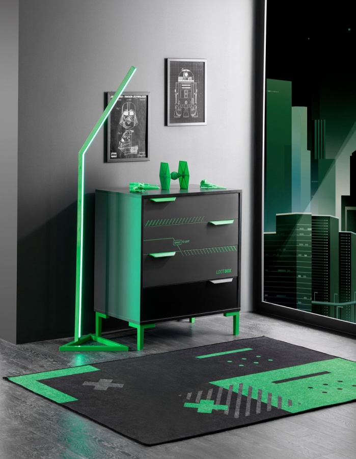 Herná izba diego - čierna, zelená.


Nábytok je vyrobený z kvalitného lamina v čiernej a zelenej farbe.

 

Kolekcia Diego poskytuje praktickú, modernú a sviežu sadu nábytku, ktorá disponuje aj úložnými priestormi a poslúži tak aj náročnejším gamerom.

 

Kolekcia je zložená z týchto dielov:


Herný stôl Diego – čierna, zelená

Zásuvková komoda Diego – čierna, zelená

Posteľ 150x200 cm Diego – čierna, zelená

TV stolík Diego – čierna, zelená

Trojdverová šatníková skriňa so sklenenou vitrínou Diego – čierna, zelená

Nočný stolík s bezdrôtovou nabíjacou stanicou Diego – čierna, zelená

Knižnica s LED osvetlením Diego – čierna, zelená

 


Nábytok sa dodáva v demonte.

 

Všetok nábytok z kolekcie Diego nájdete nižšie v súvisiacich produktoch.