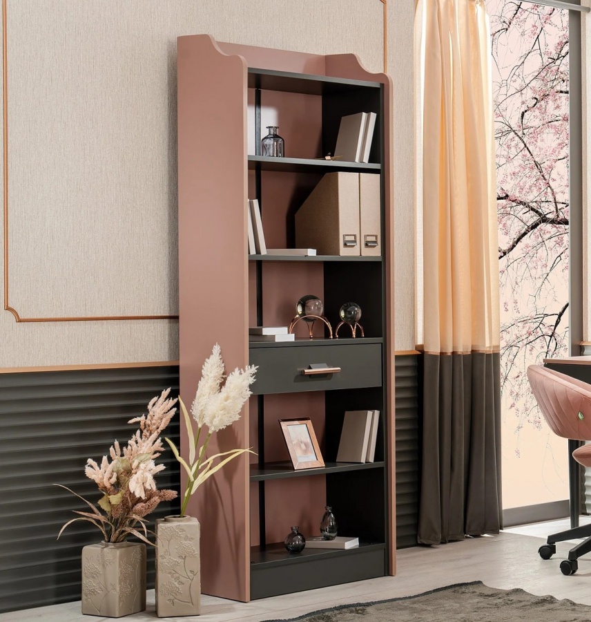 Knižnica khalisa - ružová, čierna.

 

Táto knižnica ponúka dostatok úložného priestoru so šiestimi policami, ktoré majú nosnosť až 25 kg a je možné ich podľa potreby vybrať a pripevniť.

 

Je vyrobená z prvotriednej 18 mm drevotrieskovej dosky (lamino) s certifikáciou E1, čo zaručuje jej odolnosť a dlhú životnosť.

 

Rozmery knižnice sú 68 × 194 × 38 cm (š,v,h).

 

 

Ďalšie produkty z kolekcie Khalisa nájdete v súvisiacich produktoch nižšie.