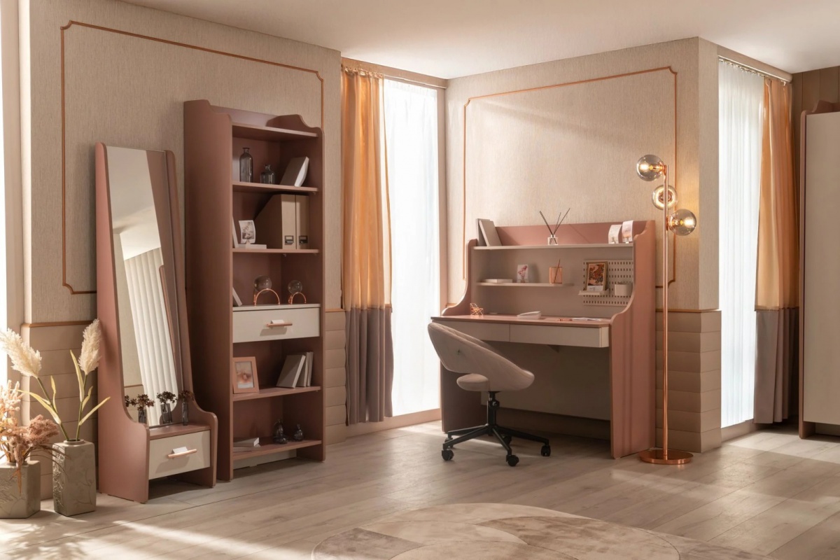 Písací stôl so zásuvkami viviana - ružová, bílá.

 

Veľkorysá pracovná plocha poskytuje dostatok miesta pre počítač, knihy aj rozpracované projekty, zatiaľ čo integrovaná USB nabíjacia stanica uľahčuje prácu s telefónom a ďalšími zariadeniami bez nutnosti hľadať voľné zásuvky.

 

Stabilná konštrukcia z 18 mm drevotriesky je odolná a zároveň sa jednoducho udržiava.

 

Rozmery písacieho stola Viviana sú 126 × 135 × 60 cm (š, v, h).

 

Ďalšie produkty z kolekcie Viviana nájdete v súvisiacich produktoch nižšie.