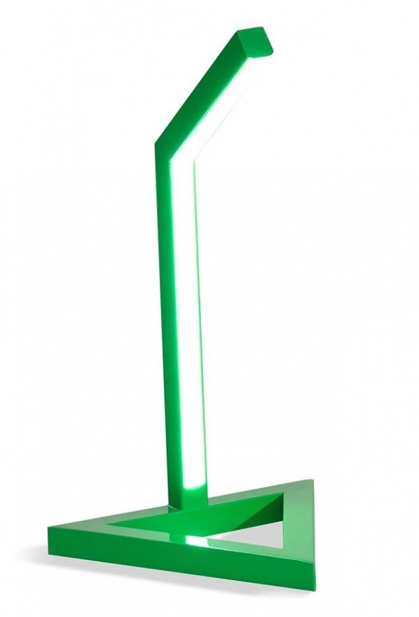 Stolová lampa diego - zelená.

 

Teplotu bieleho svetla si jednoducho prispôsobíte – od teplého, relaxačného odtieňa po chladnejší, sústredenejší – a pre náladové osvetlenie je k dispozícii RGB režim.

 

Lampa má kompaktné rozmery 25 × 20 × 44 cm a 130 cm dlhý čierny napájací kábel – napája ju bezpečný 12V adaptér s nízkym napätím.

 

Rozmery lampy Diego sú 25 x 44 x 20 cm (š, v, h).

 

Ďalšie produkty z kolekcie Diego nájdete v súvisiacich produktoch nižšie.