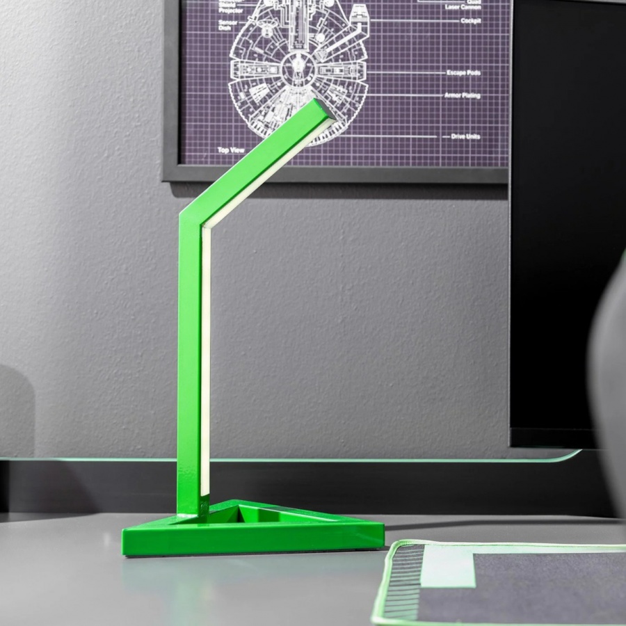 Stolová lampa diego - zelená.

 

Teplotu bieleho svetla si jednoducho prispôsobíte – od teplého, relaxačného odtieňa po chladnejší, sústredenejší – a pre náladové osvetlenie je k dispozícii RGB režim.

 

Lampa má kompaktné rozmery 25 × 20 × 44 cm a 130 cm dlhý čierny napájací kábel – napája ju bezpečný 12V adaptér s nízkym napätím.

 

Rozmery lampy Diego sú 25 x 44 x 20 cm (š, v, h).

 

Ďalšie produkty z kolekcie Diego nájdete v súvisiacich produktoch nižšie.