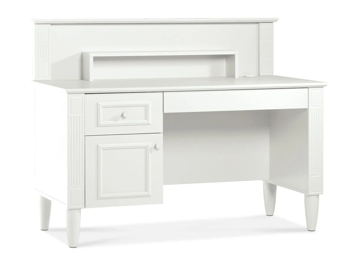 Písací stôl lexi - biela.

 

Dvierka sú vybavené tlmenými pántmi, ktoré zabezpečujú tiché a bezpečné zatváranie.

 

Stôl stojí na 18 cm vysokých ABS nohách, ktoré umožňujú jednoduché čistenie podlahy aj používanie robotického vysávača.

 

Na výrobu boli použité prvotriedne 18 mm drevotrieskové dosky a 22 mm MDF dosky, ktoré zaručujú vysokú stabilitu, pevnosť a dlhú životnosť nábytku.

 

*ABS materiál = pevný a nárazuvzdorný plast s hladkým povrchom, ktorý je odolný voči opotrebovaniu a ľahko sa udržuje.

*MDF dosky = ľahko opracovateľný drevovláknitý materiál so širokým spektrom možných úprav využívaný napr.

 

Tento písací stôl je ideálnou voľbou pre domácu kanceláriu, detskú izbu alebo pracovňu – ponúka nielen elegantný vzhľad, ale aj maximálny komfort a funkčnosť pri každodennom používaní.

 

Rozmery písacieho stola Lexi sú 133x61x105 cm (š, h, v).

 

Ďalší nábytok z kolekcie Lexi nájdete v súvisiacich produktoch nižšie.