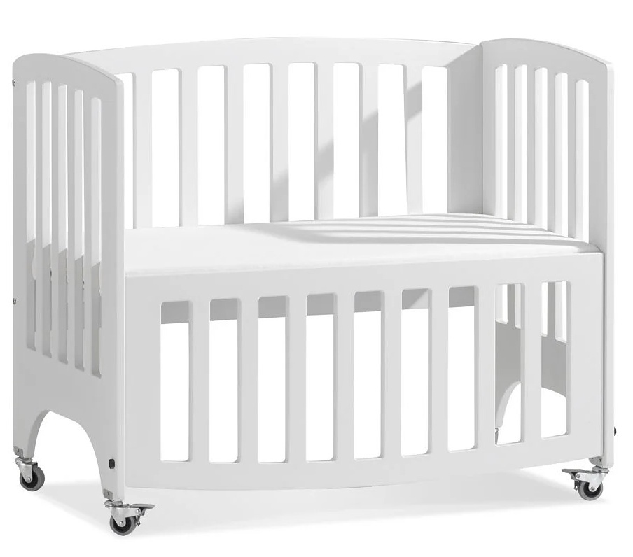 Postieľka so sklopiteľnou stranou 55x95cm nyssa - biela.

 

Výškovo nastaviteľný systém umožňuje dokonale zladiť postieľku s výškou rodičovskej postele, takže máte bábätko neustále na dosah – ideálne na dojčenie, upokojovanie aj spoločné noci plné pokoja.

 

Kvalitné materiály, ako je prvotriedna 18mm MDF a drevotrieska, zaručujú dlhú životnosť, odolnosť a 100% bezpečnosť.

 

*MDF dosky = ľahko opracovateľný drevovláknitý materiál so širokým spektrom možných úprav využívaný napr.

 

Vďaka 18cm vysokým nožičkám je postieľka kompatibilná aj s robotickými vysávačmi, takže okolie zostáva stále čisté a dostupné.

 

Nyssa je kombináciou bezpečia, kvality a modernej praktickosti – postieľka, ktorá vám uľahčí každý deň a vášmu bábätku ponúkne láskavý a bezpečný začiatok života.

 

Rozmery postieľky Nyssa sú 56×85×100 cm (š, v, h).

 

Podobný tovar nájdete v súvisiacich produktoch nižšie.