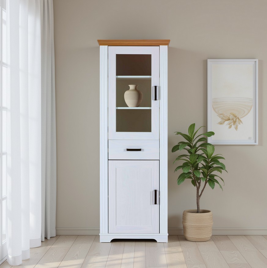 Presklená úzka vitrína z masívu malcolm - biela/dub.

 

Dvoje dvierka s bezpečnostným sklom umožnia štýlovo vystaviť dekorácie; tlmené kovanie zaisťuje, že sa po krátkom dotyku samovoľne a ticho dovrú.

 

Jednoduchá starostlivosť: utrite vlhkou handričkou (možno s jemným čistiacim prostriedkom), potom dosucha vytrite.

 

Všetky produkty z kolekcie Malcolm nájdete nižšie v súvisiacich produktoch.