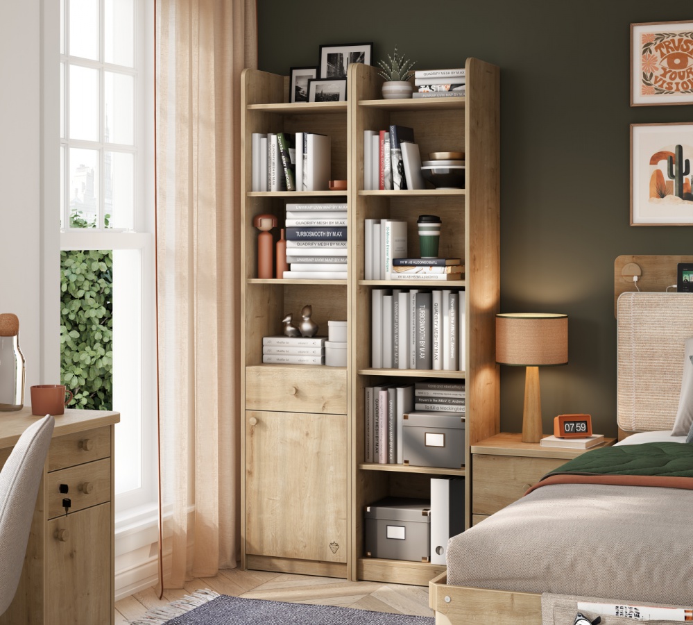 Knižnica cody - dub.

 

So svojou štíhlou siluetou (šírka 43 cm, hĺbka 36 cm, výška 184 cm) sa knižnica Cody výborne hodí do menších bytov aj úzkych priestorov, kde treba využiť každý centimeter.

 

Pre vyššiu stabilitu a bezpečnosť je možné knižnicu uchytiť k stene.

 

Všetok nábytok patriaci do kolekcie Cody nájdete nižšie v súvisiacich produktoch.