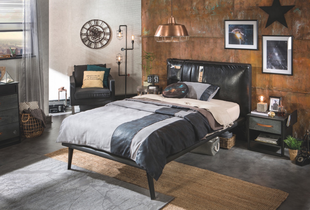 Študentská posteľ s usb 120x200cm nebula - čierna.

 

Dominantou je čalúnené čelo z eko-kože s ručne šitým vreckom a integrovaným USB portom, ktorý elegantne spája technológie s komfortom.

 

S rozmermi 135 cm na šírku, 105 cm na výšku a hĺbkou 220 cm sa stane výrazným prvkom miestnosti.

 

Všetok nábytok patriaci do kolekcie Nebula nájdete nižšie v súvisiacich produktoch.