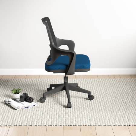 Otočná stolička na kolieskach nebula - čierna/modrá.

 

O váš komfort sa postará doplnkový materiál v podobe príjemného textilu, látky a sieťky, ktorá zaisťuje skvelú priedušnosť chrbta.

 

Pevná konštrukcia ponúka nosnosť do 120 kg.

 

Všetok nábytok patriaci do kolekcie Nebula nájdete nižšie v súvisiacich produktoch.