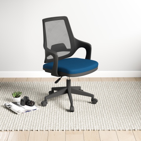 Otočná stolička na kolieskach nebula - čierna/modrá.

 

O váš komfort sa postará doplnkový materiál v podobe príjemného textilu, látky a sieťky, ktorá zaisťuje skvelú priedušnosť chrbta.

 

Pevná konštrukcia ponúka nosnosť do 120 kg.

 

Všetok nábytok patriaci do kolekcie Nebula nájdete nižšie v súvisiacich produktoch.